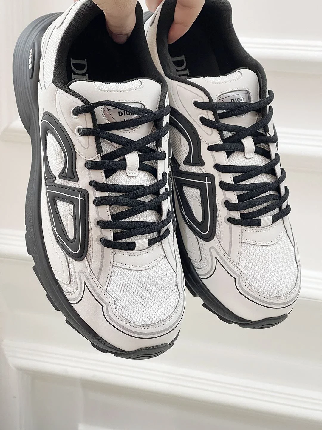 Stylish Christian Dior Sneaker 21099