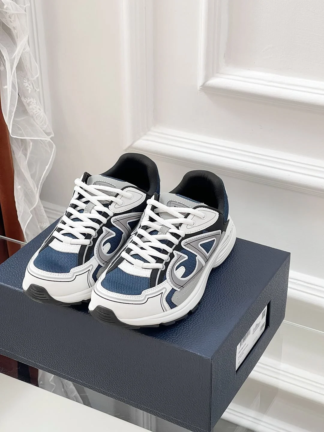 Sustainable Christian Dior Sneaker 21105