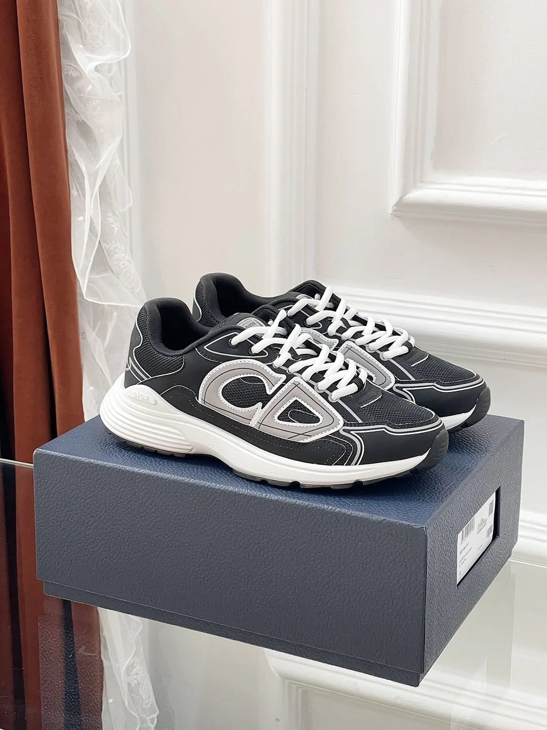 Versatile Christian Dior Sneaker 21097