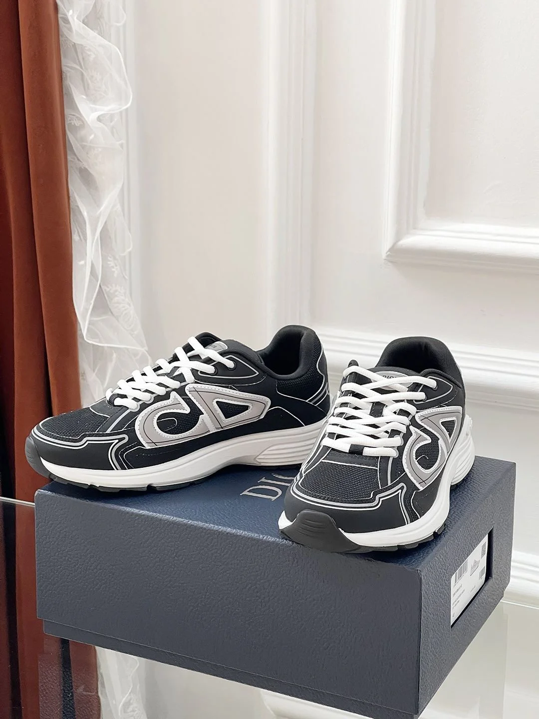 Versatile Christian Dior Sneaker 21097