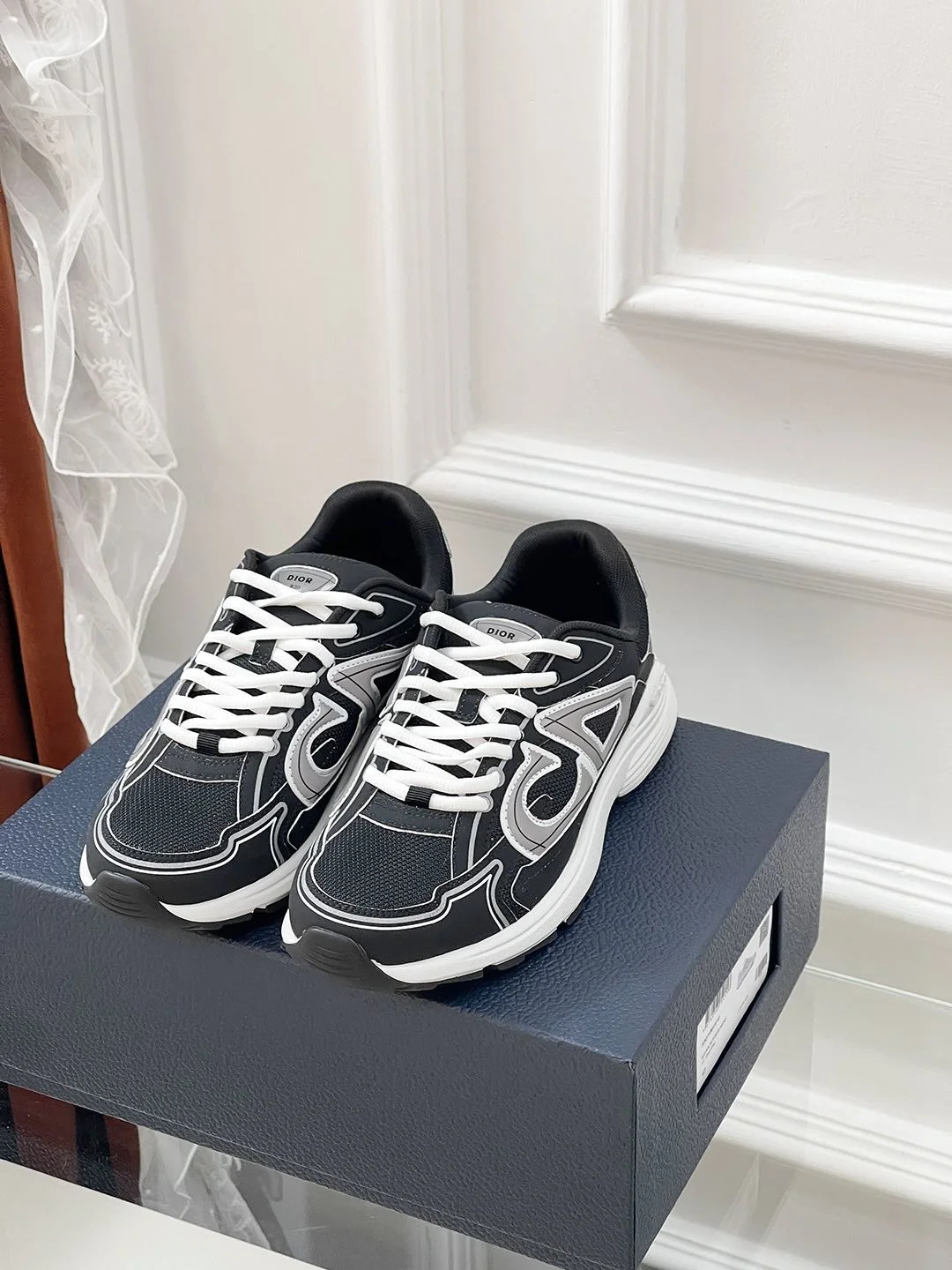 Versatile Christian Dior Sneaker 21097