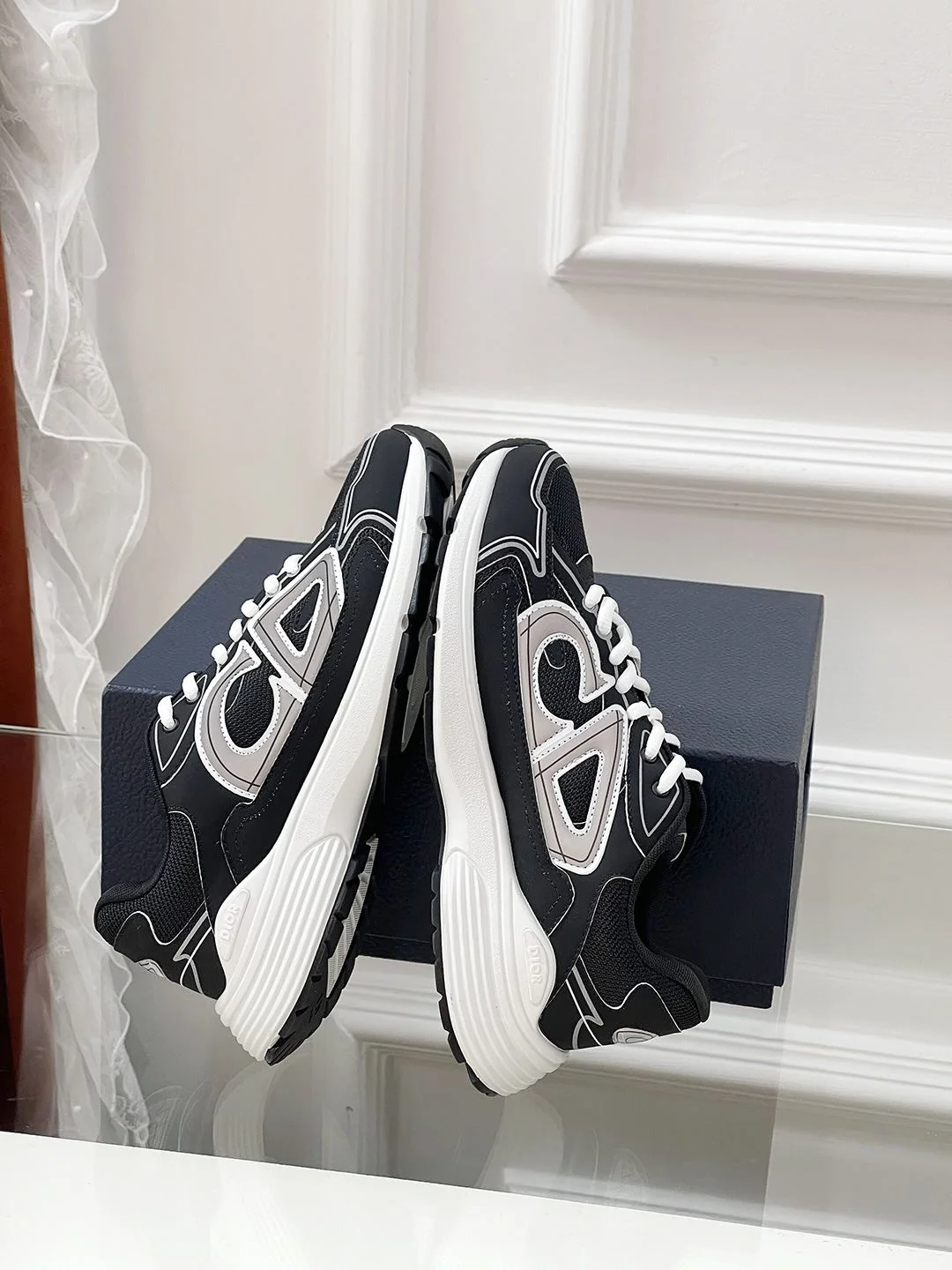 Versatile Christian Dior Sneaker 21097