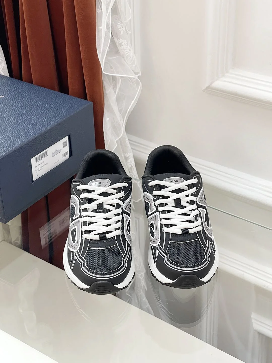 Versatile Christian Dior Sneaker 21097
