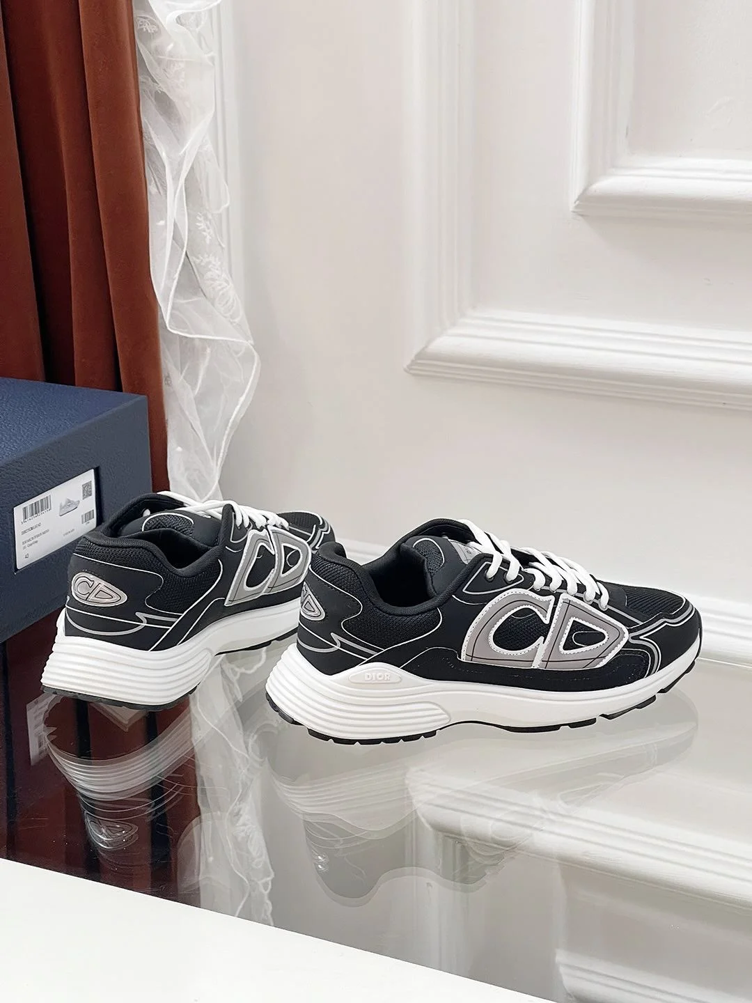 Versatile Christian Dior Sneaker 21097