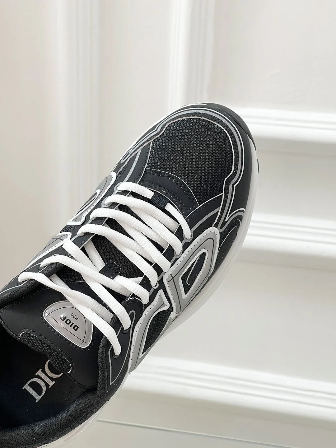 Versatile Christian Dior Sneaker 21097