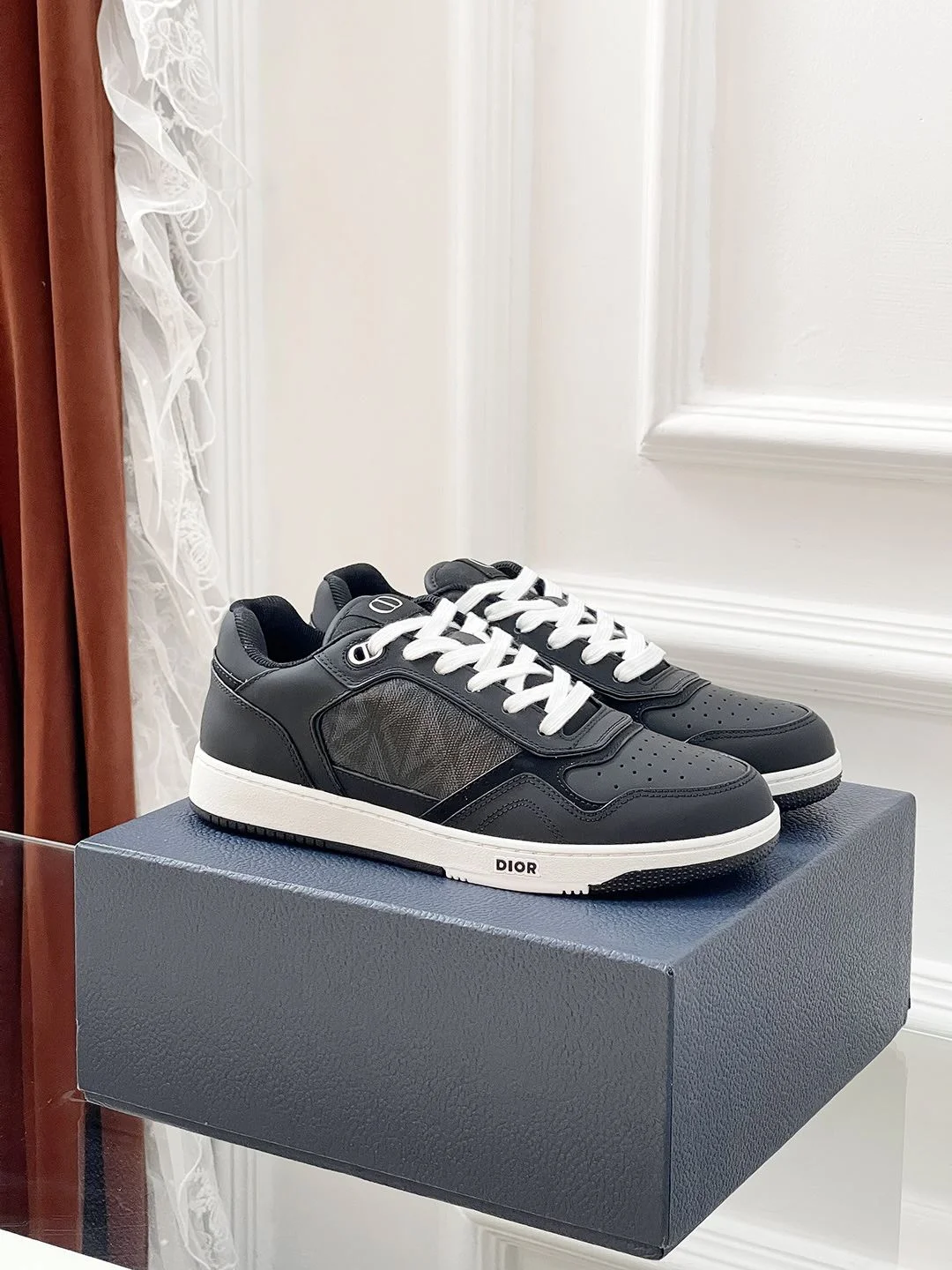 Seasonal Christian Dior Sneaker 21084