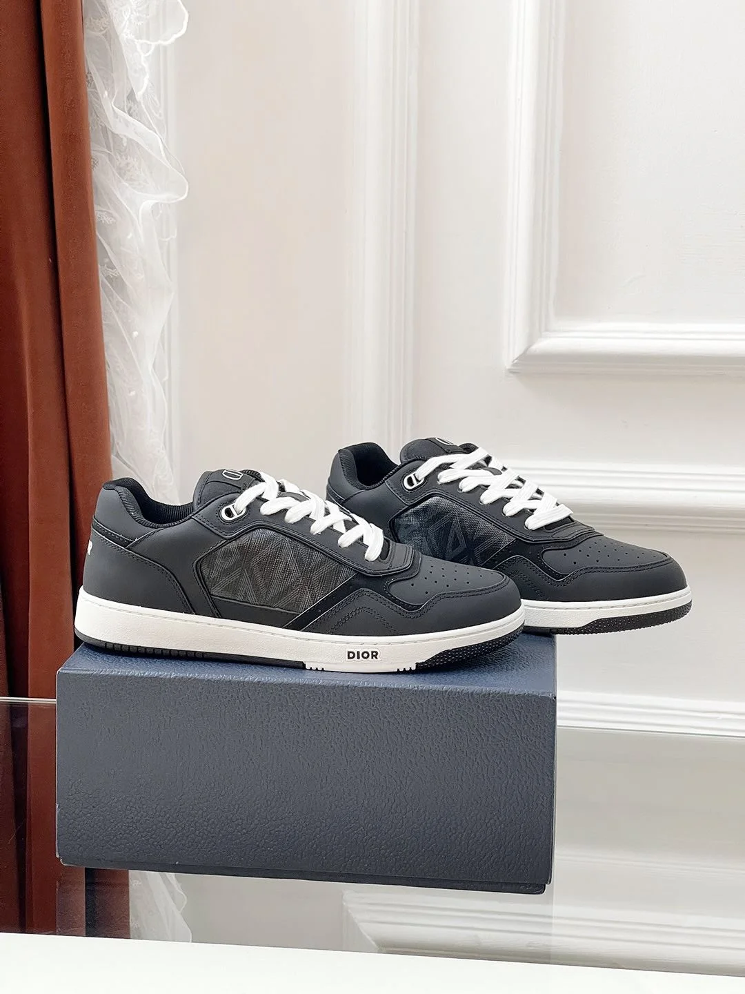 Seasonal Christian Dior Sneaker 21084