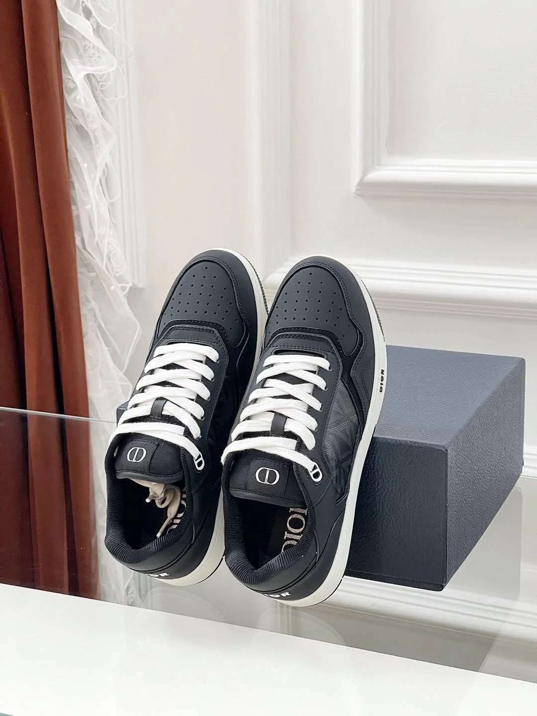 Seasonal Christian Dior Sneaker 21084