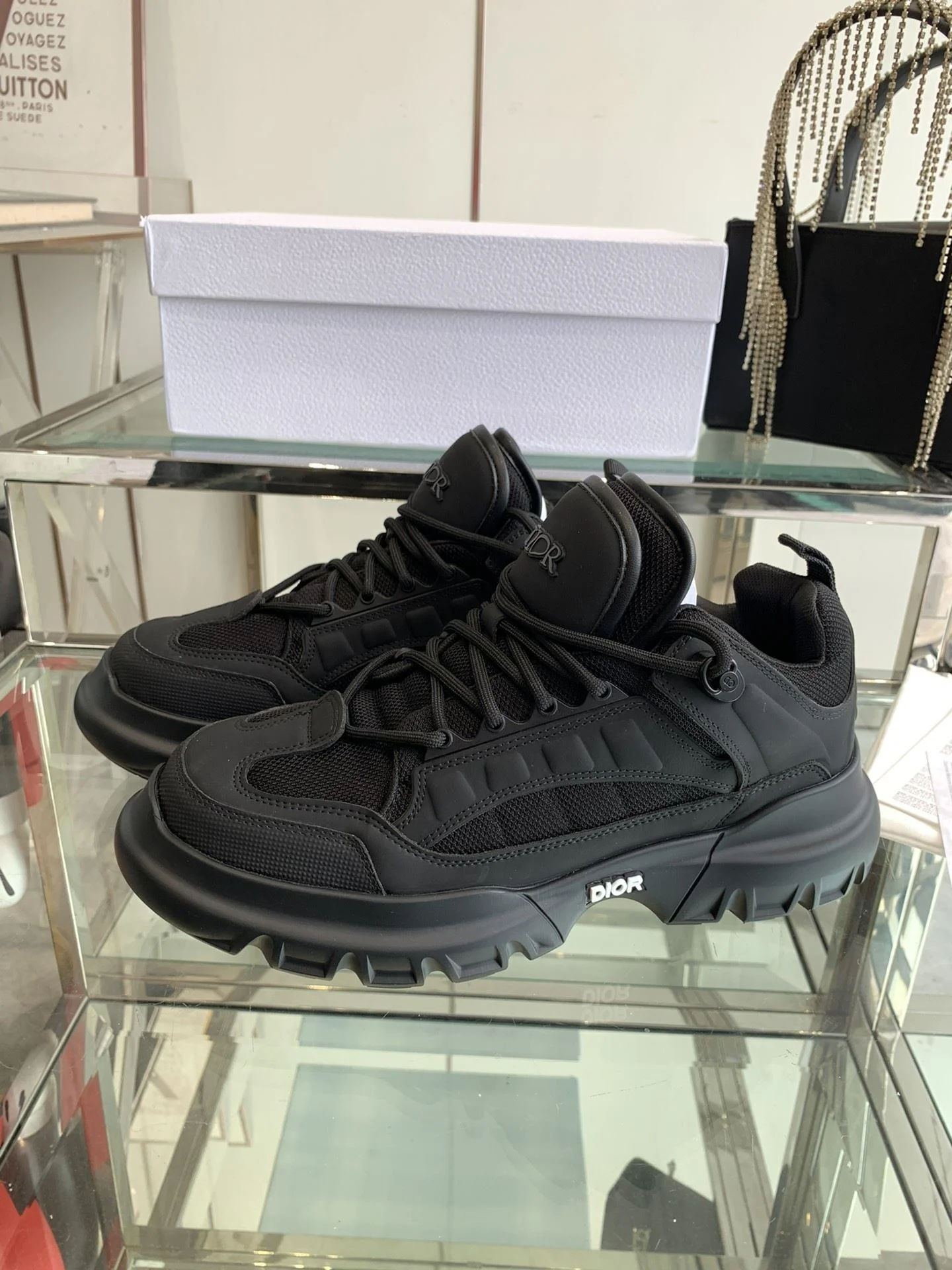 Vibrant Christian Dior Sneaker 21077