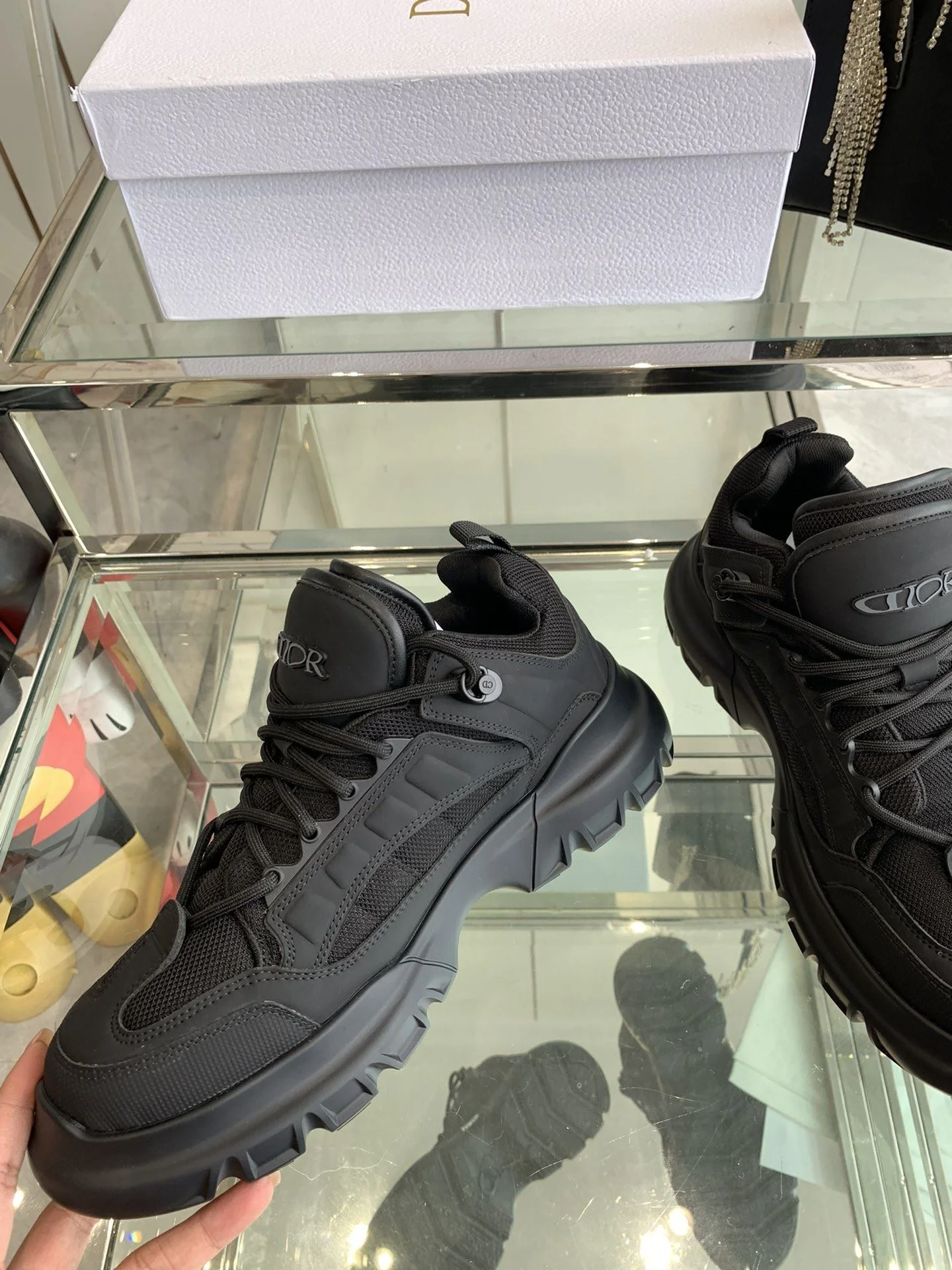 Vibrant Christian Dior Sneaker 21077