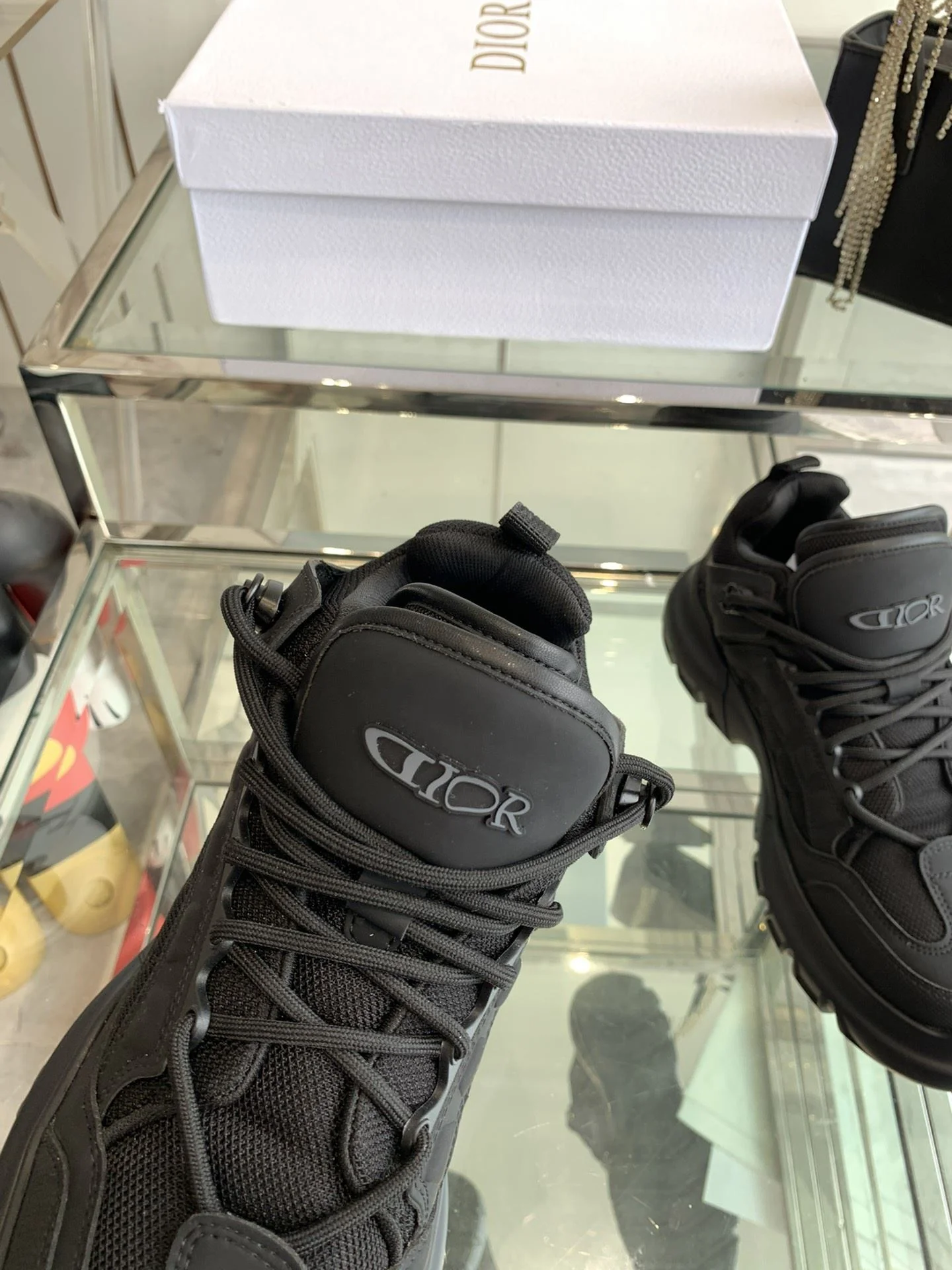 Vibrant Christian Dior Sneaker 21077