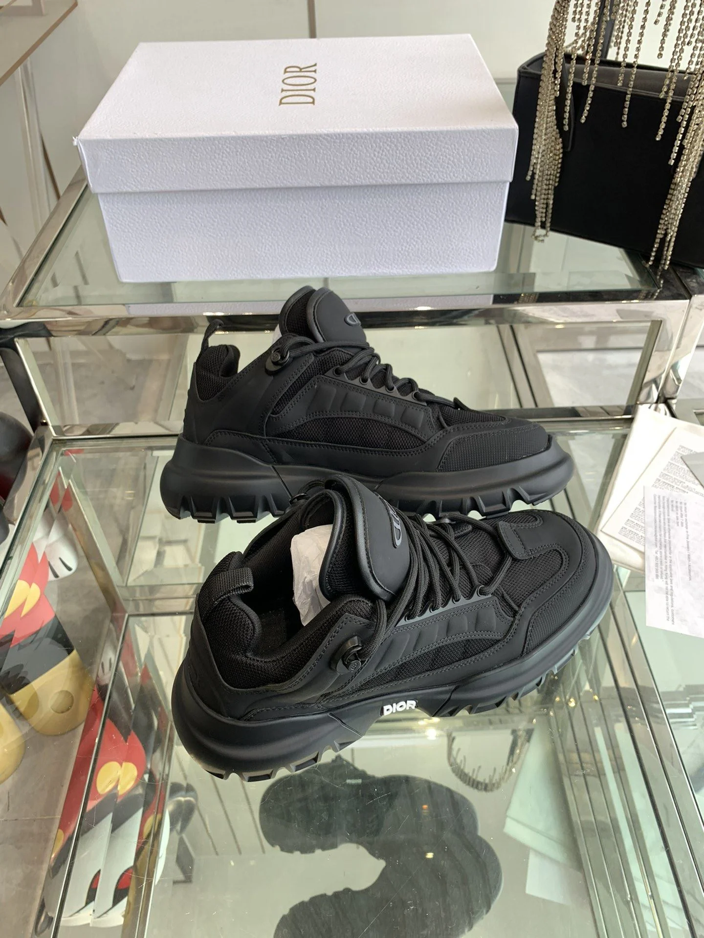 Vibrant Christian Dior Sneaker 21077