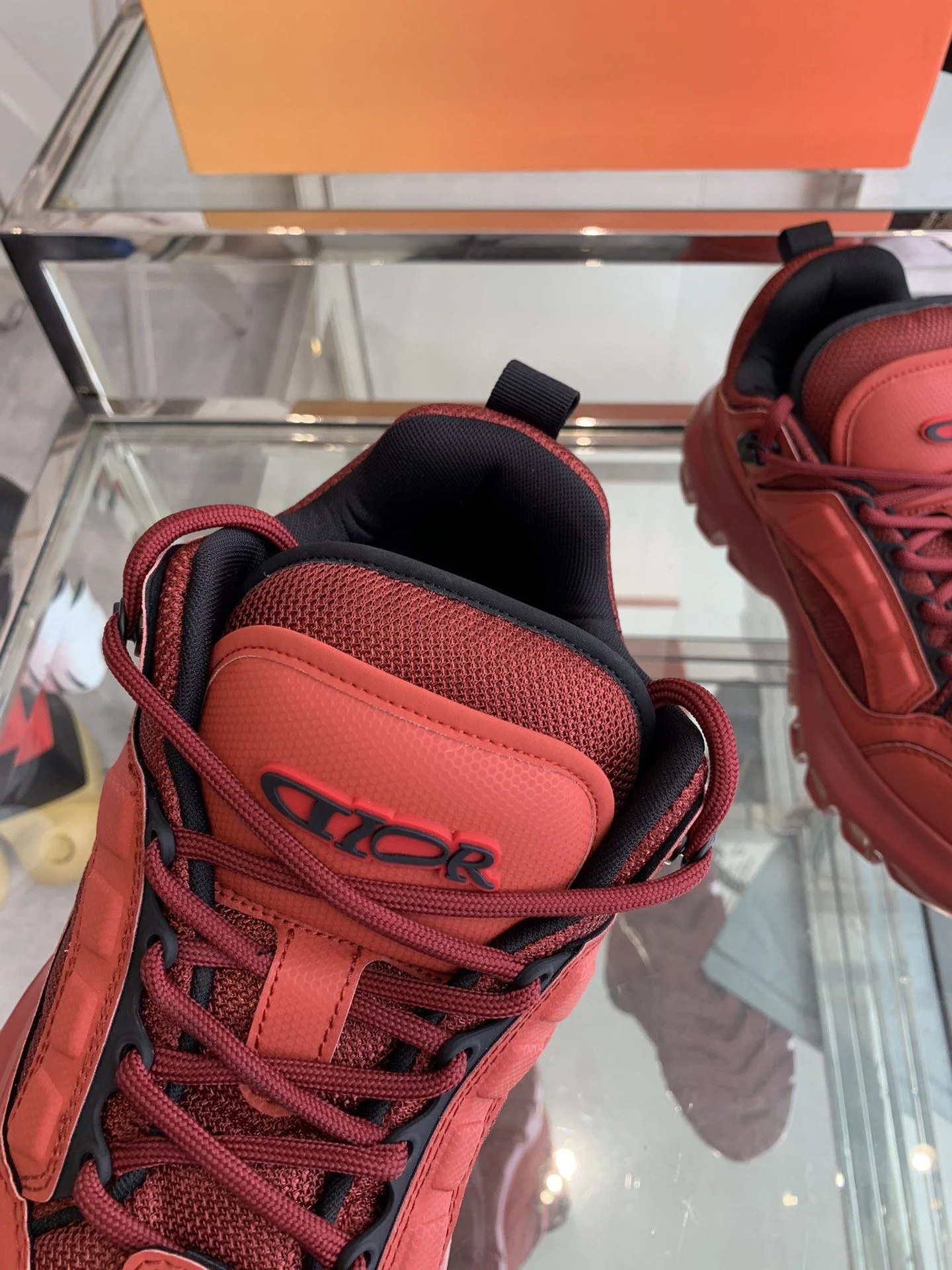 Supportive Christian Dior Sneaker 21079