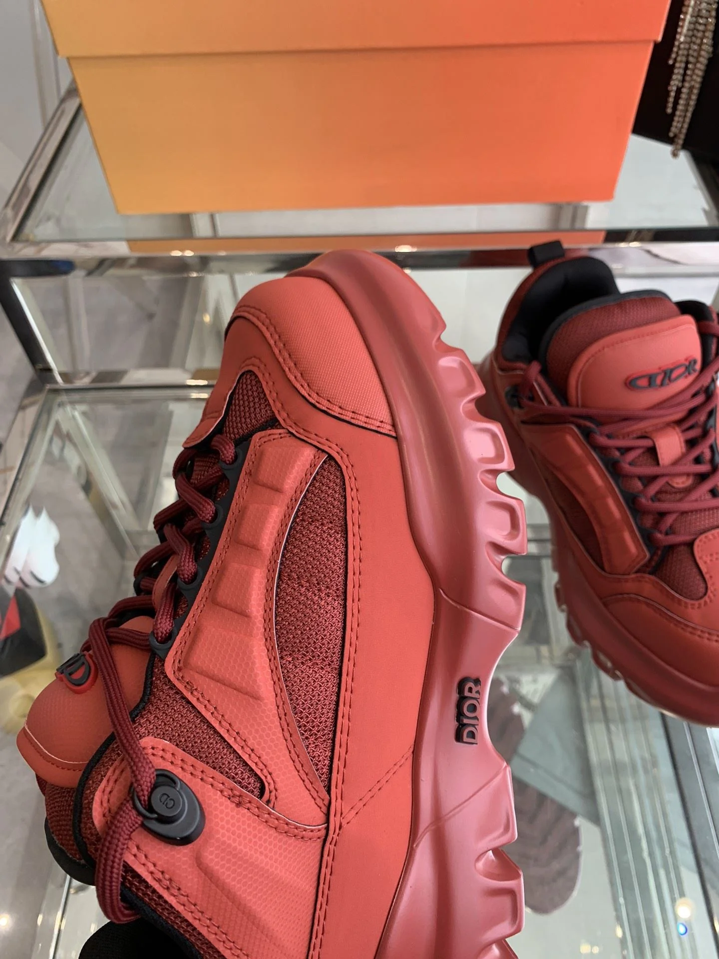 Supportive Christian Dior Sneaker 21079