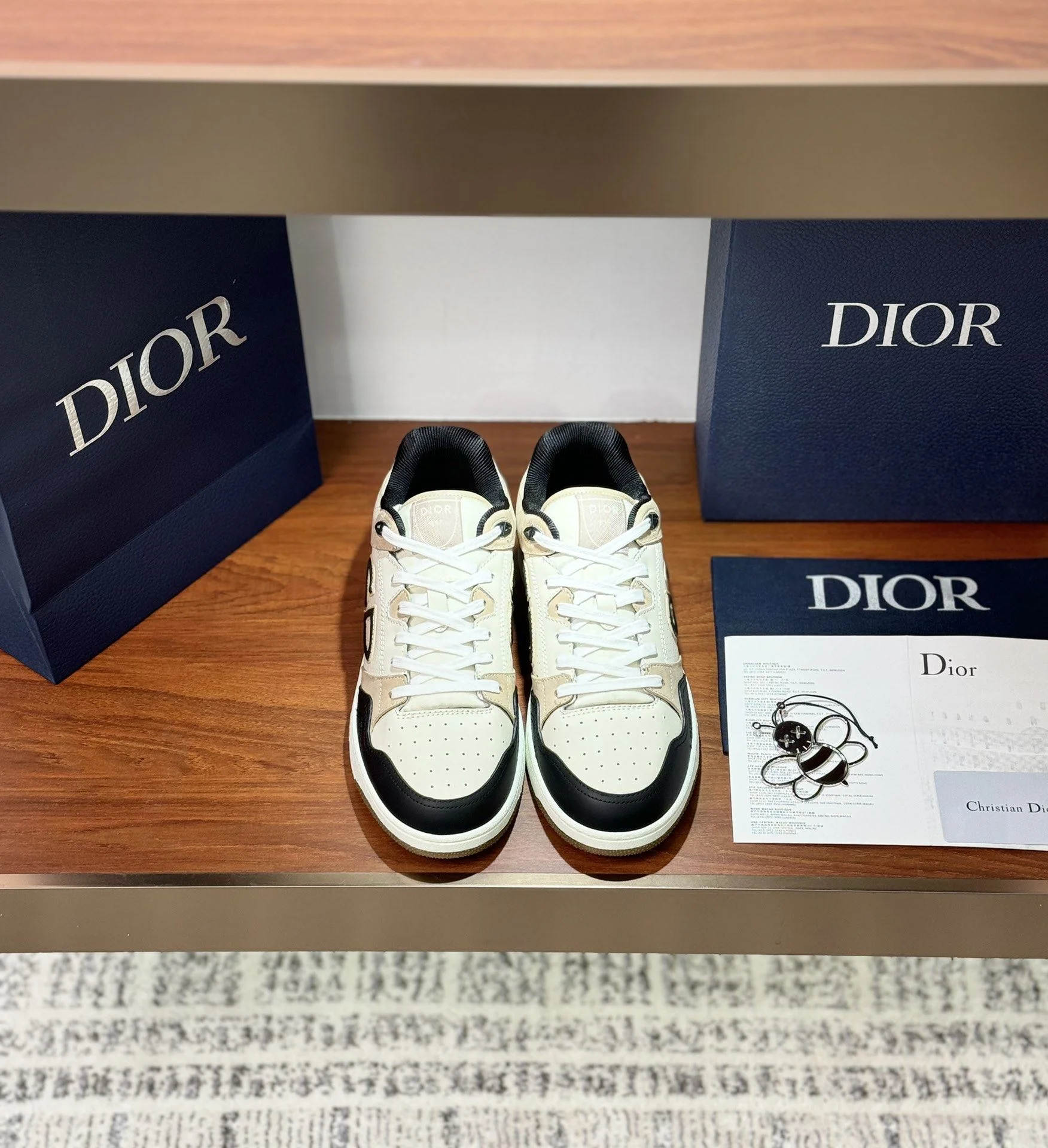 Minimalist Christian Dior Sneaker 21051