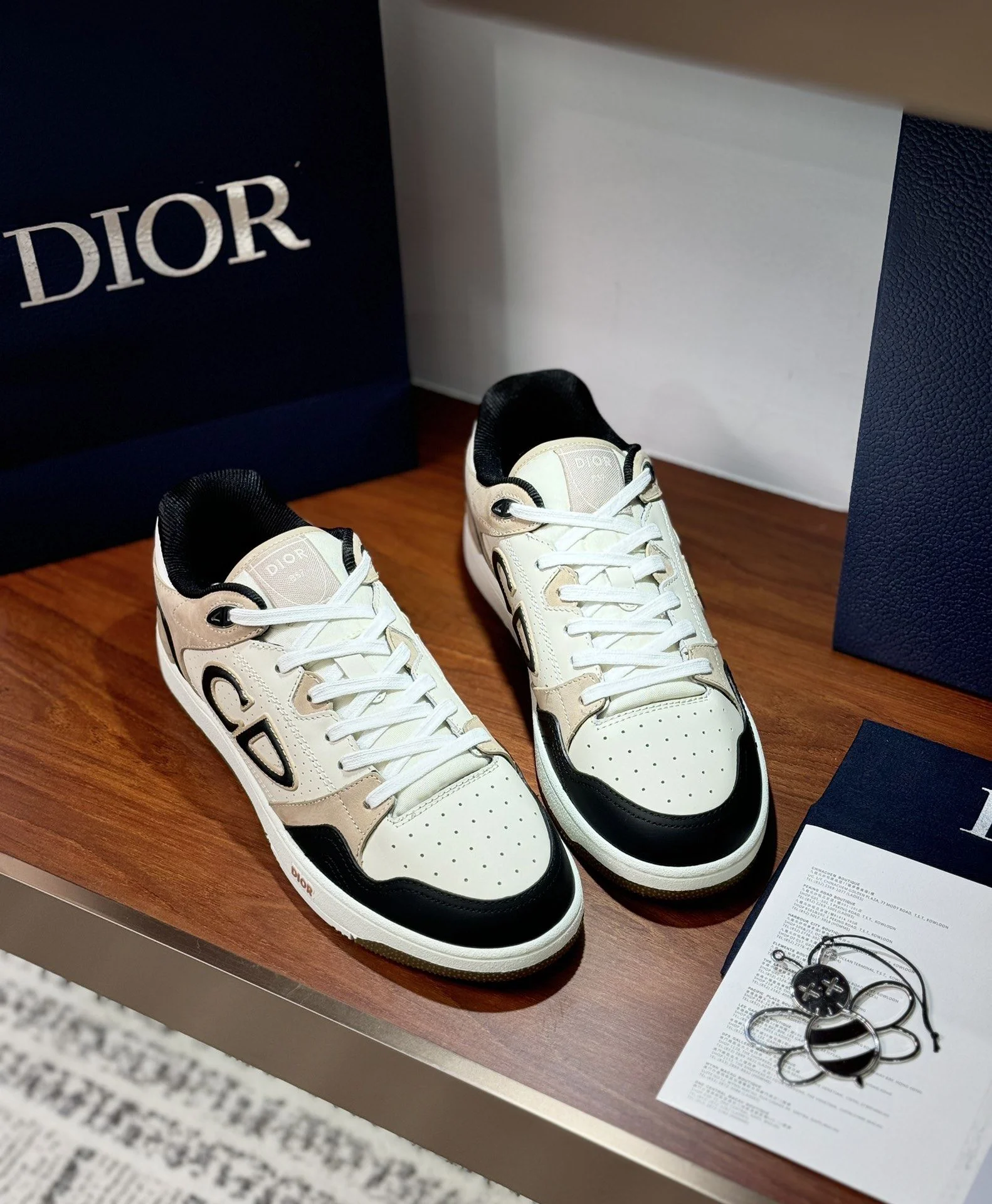 Minimalist Christian Dior Sneaker 21051