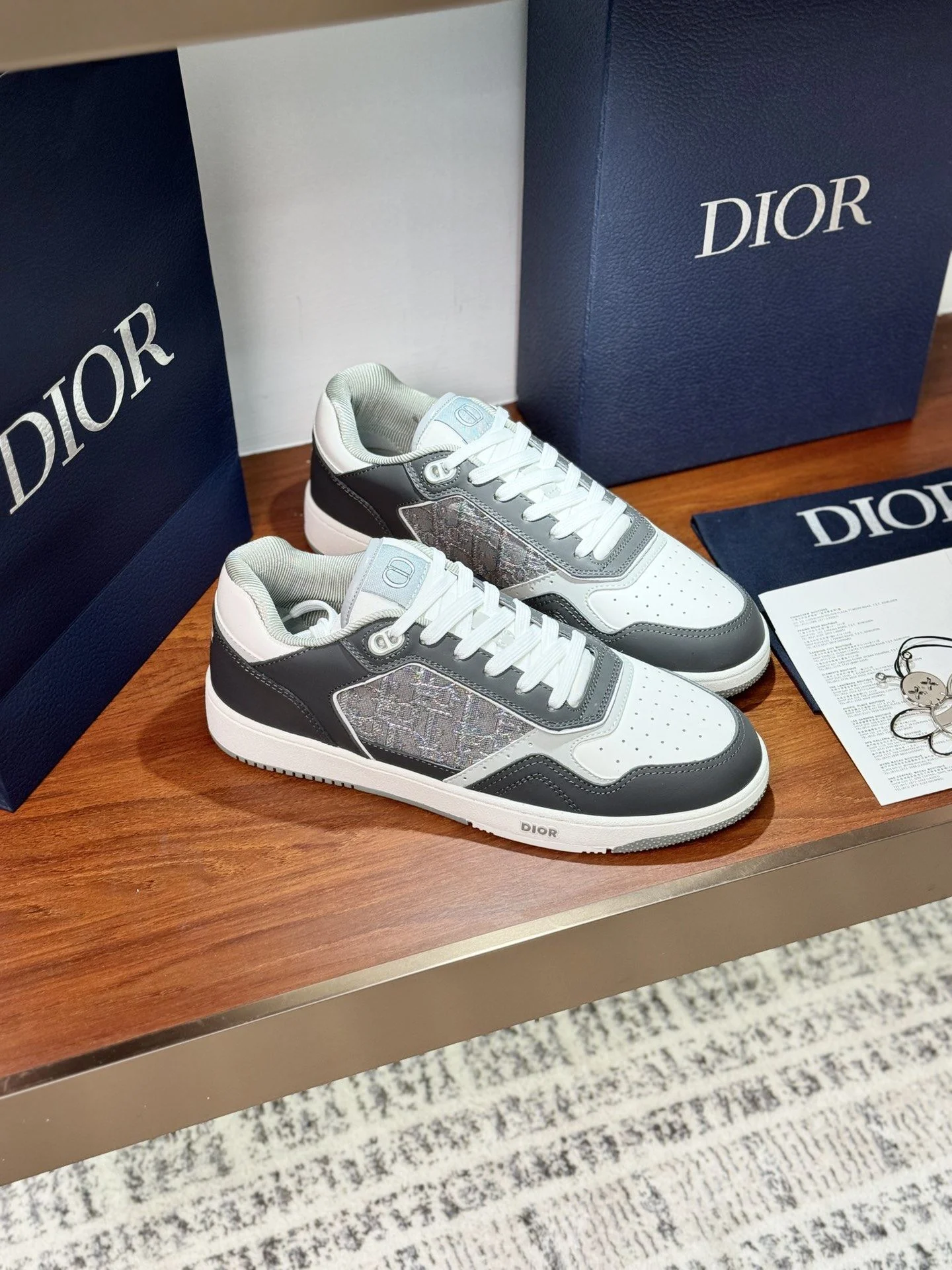 Reliable Christian Dior Sneaker 21053