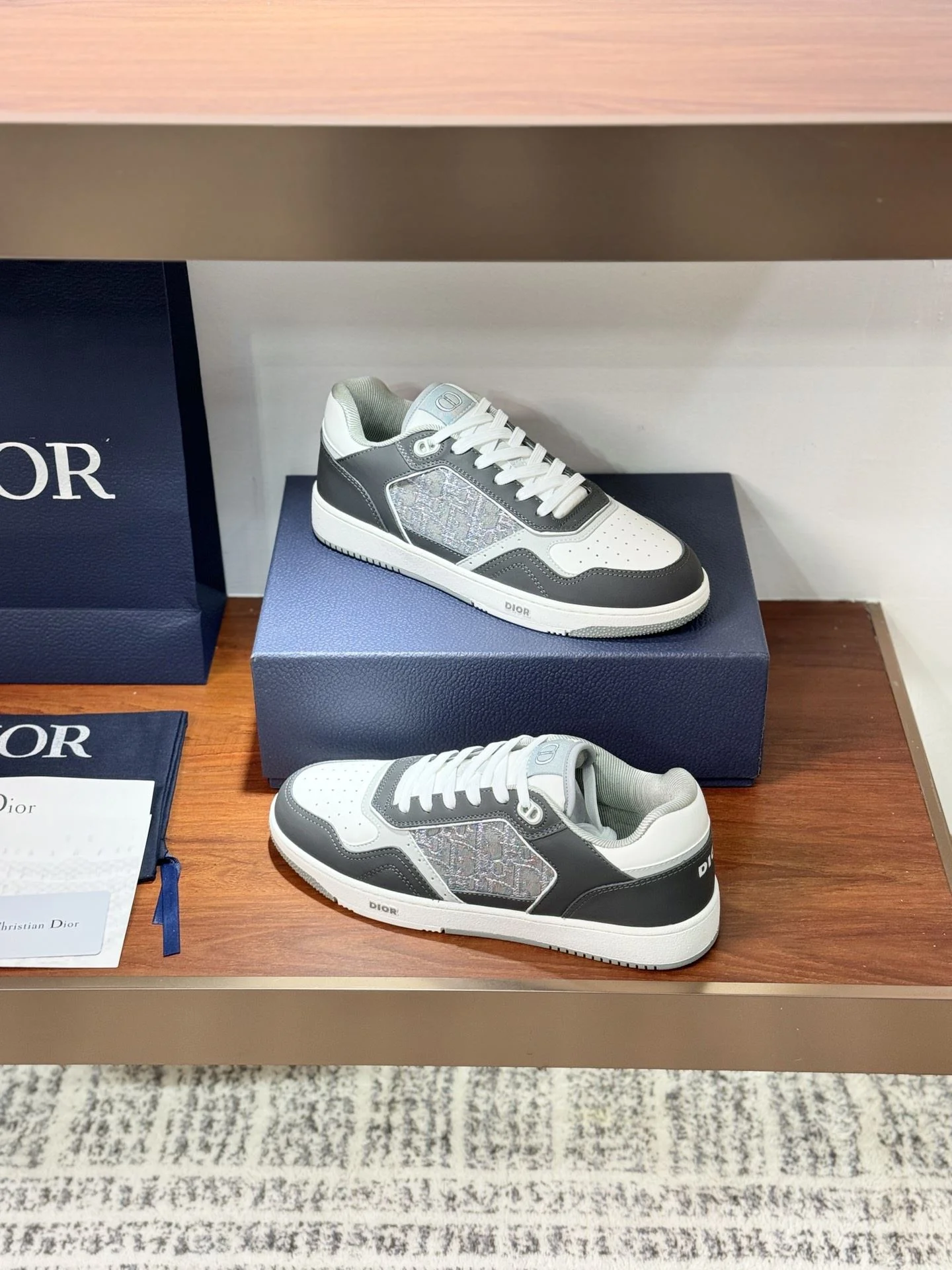 Reliable Christian Dior Sneaker 21053