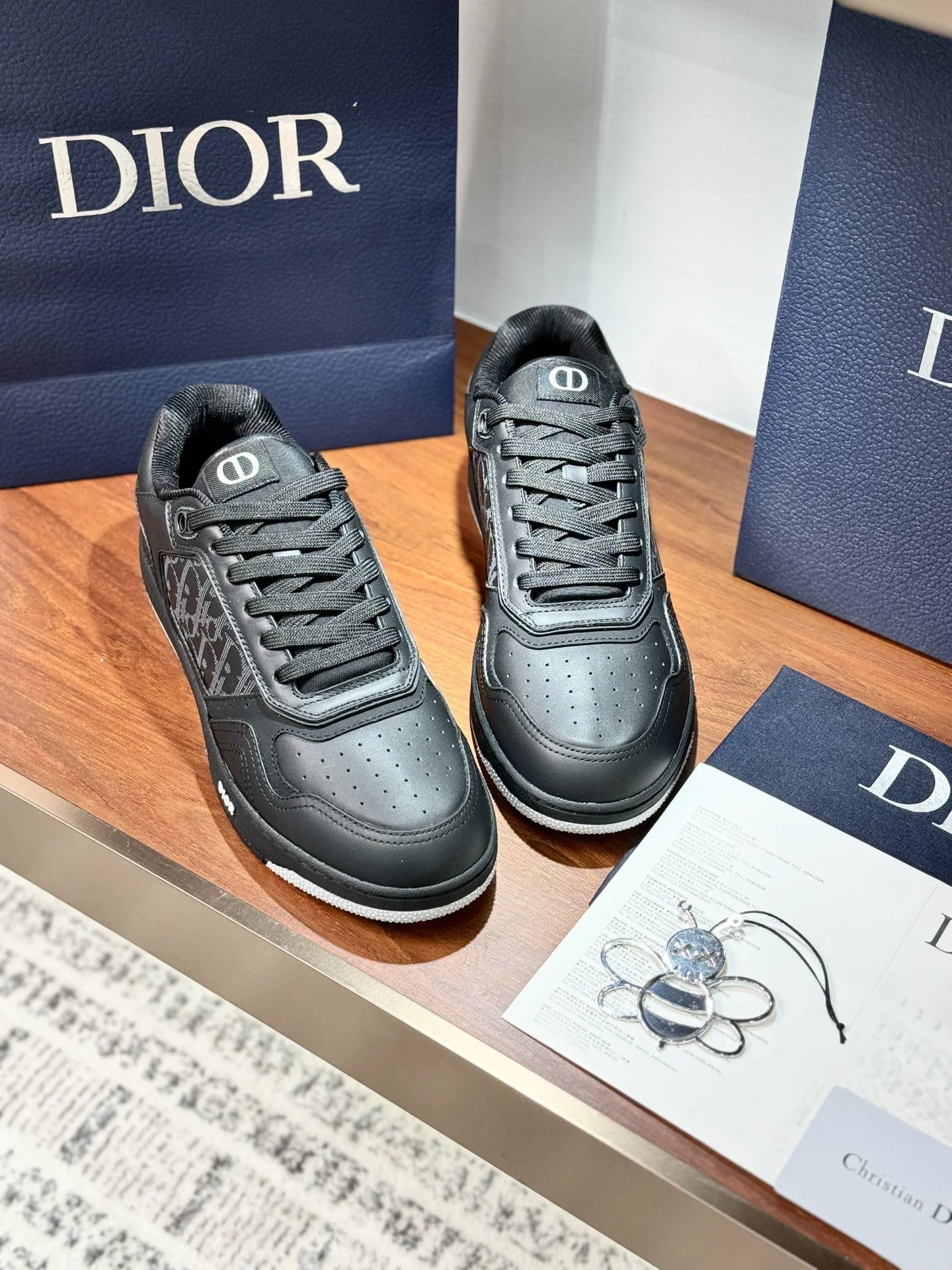 Packable Christian Dior Sneaker 21045