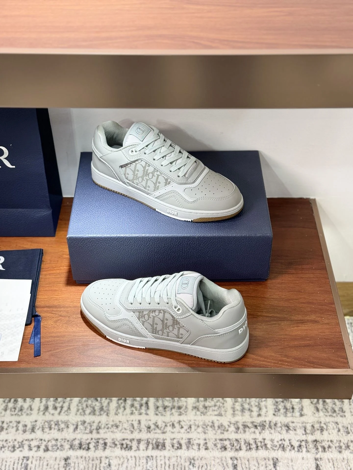 HighPerformance Christian Dior Sneaker 21041