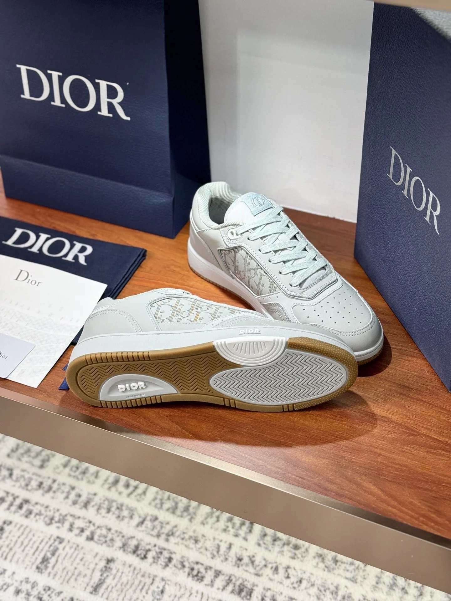 HighPerformance Christian Dior Sneaker 21041