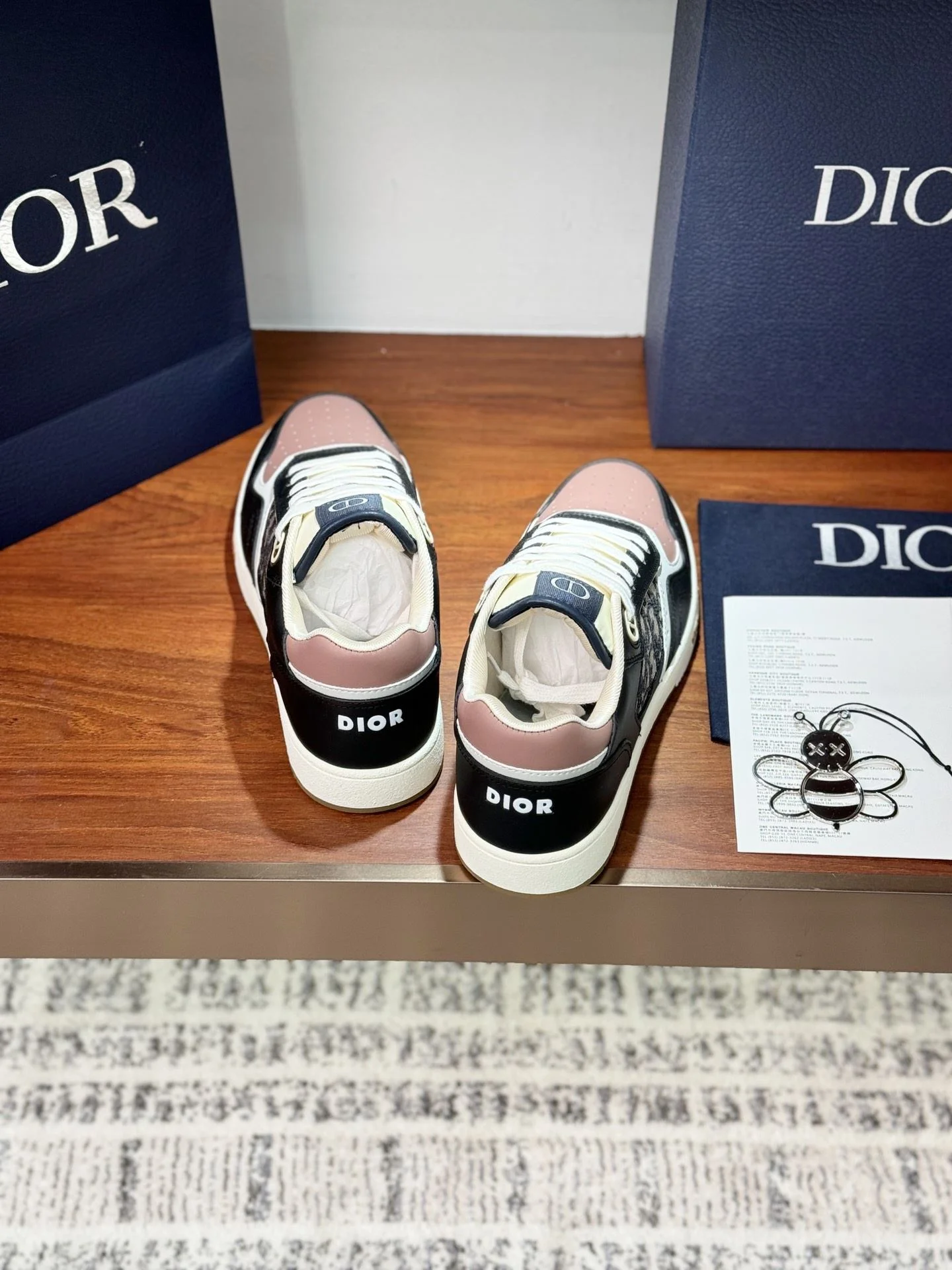 WellDesigned Christian Dior Sneaker 21036
