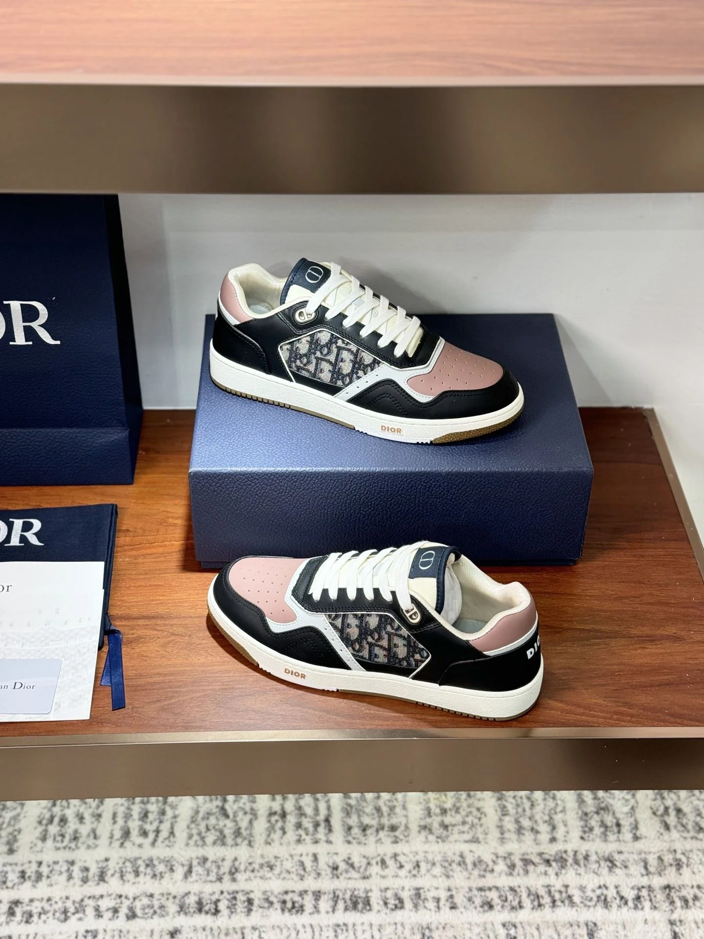 WellDesigned Christian Dior Sneaker 21036