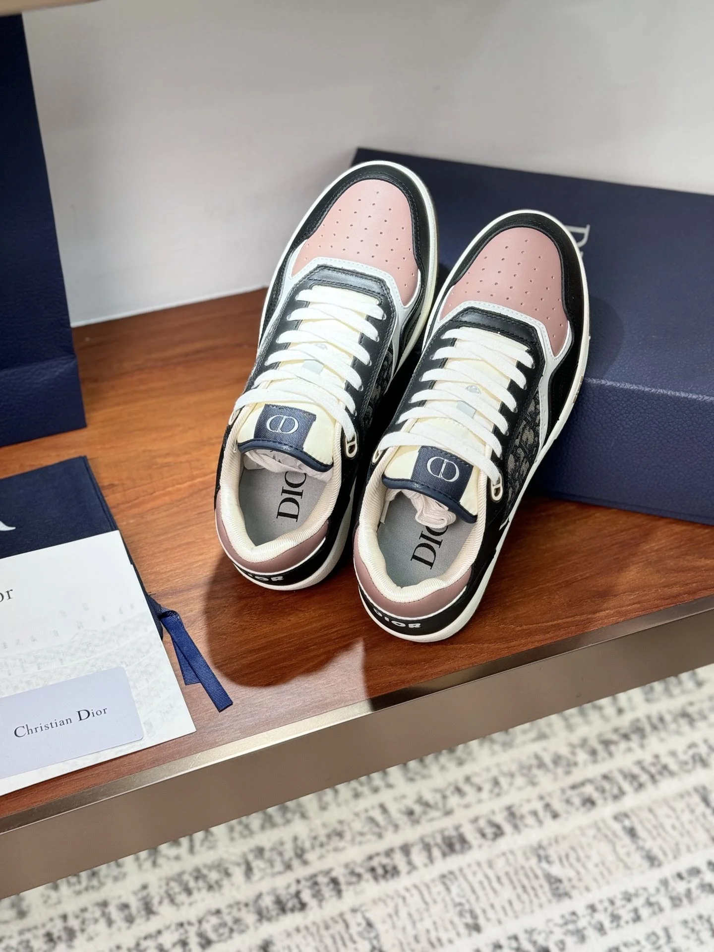 WellDesigned Christian Dior Sneaker 21036