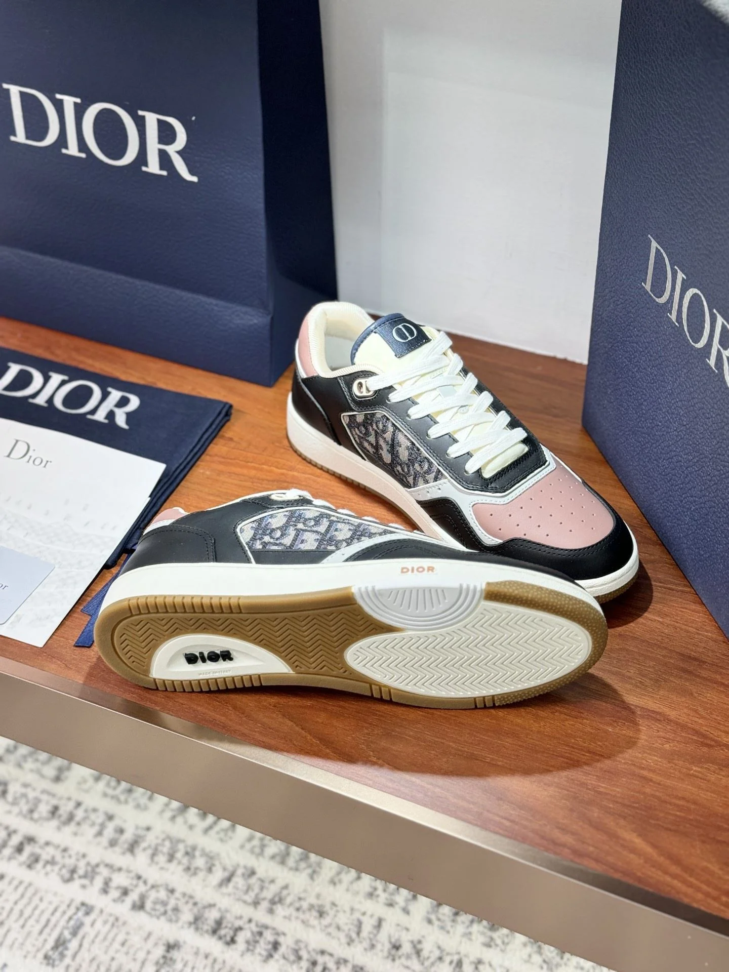 WellDesigned Christian Dior Sneaker 21036