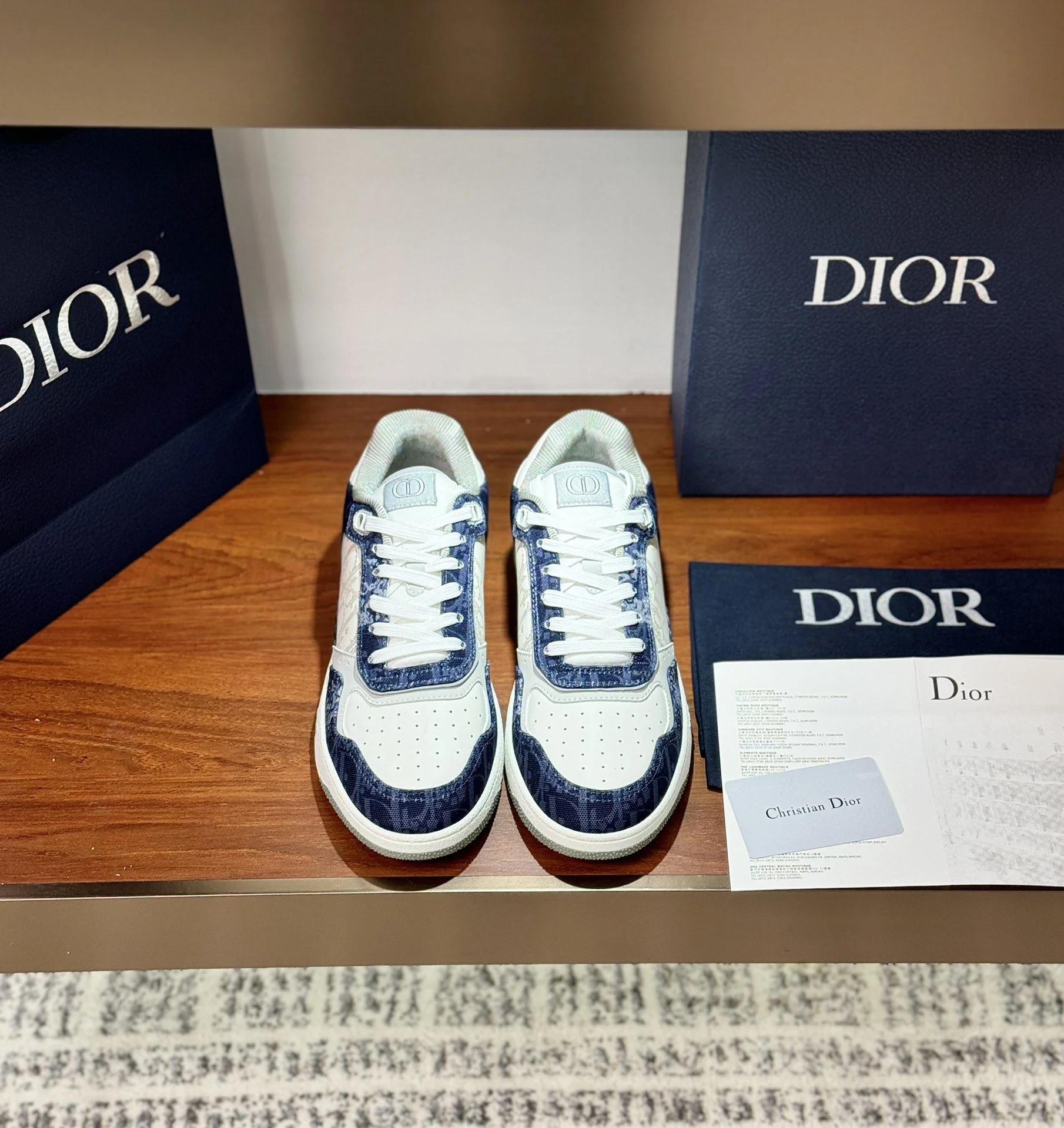 Comfortable Christian Dior Sneaker 21108