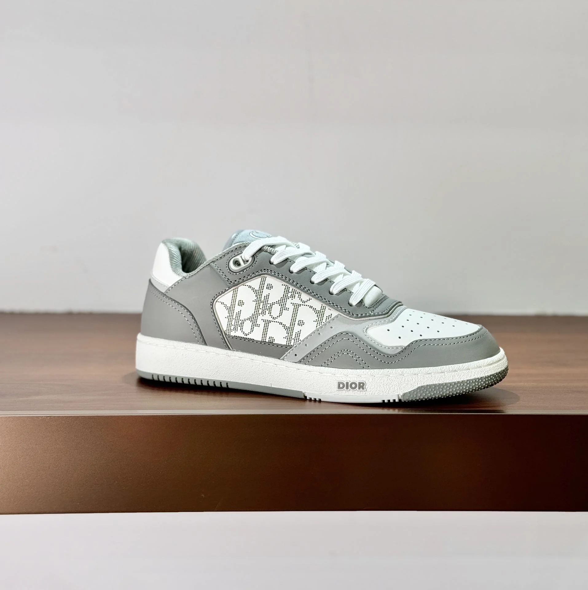 Christian Dior Sneaker TimelessDesign 21026