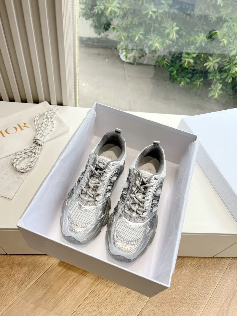 Bold Christian Dior Sneaker 21021