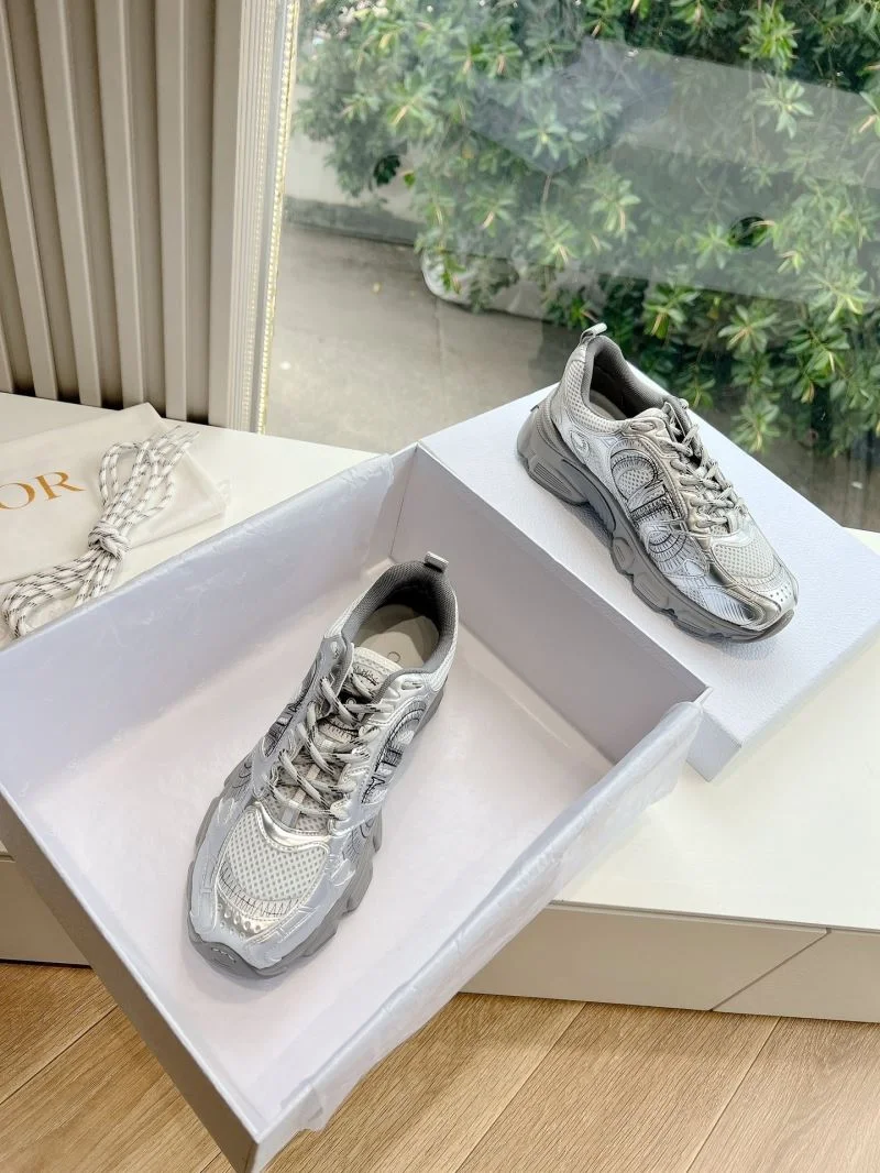 Bold Christian Dior Sneaker 21021