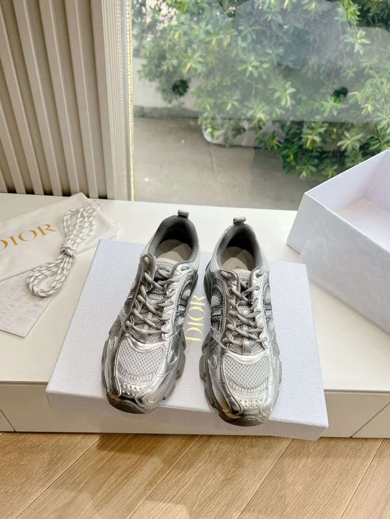 Bold Christian Dior Sneaker 21021