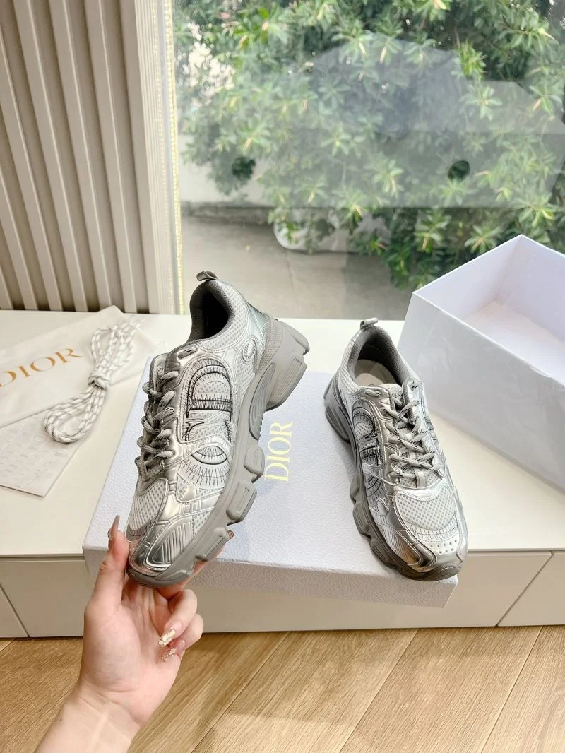 Bold Christian Dior Sneaker 21021