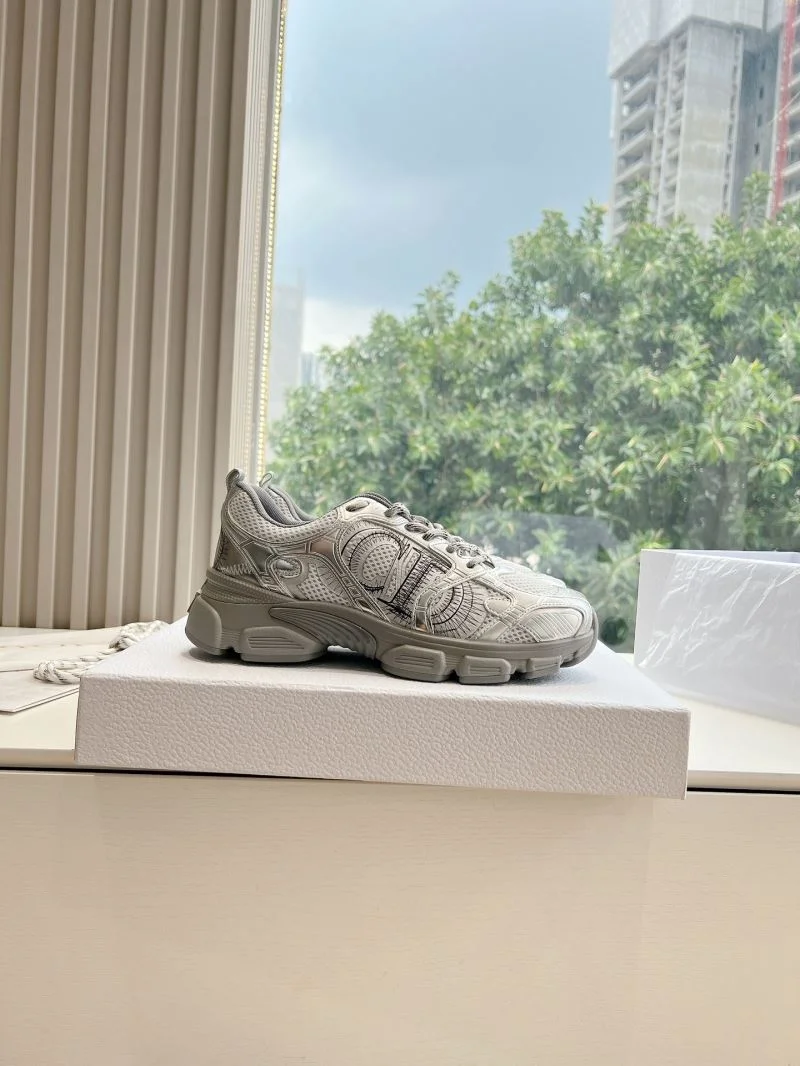 Bold Christian Dior Sneaker 21021