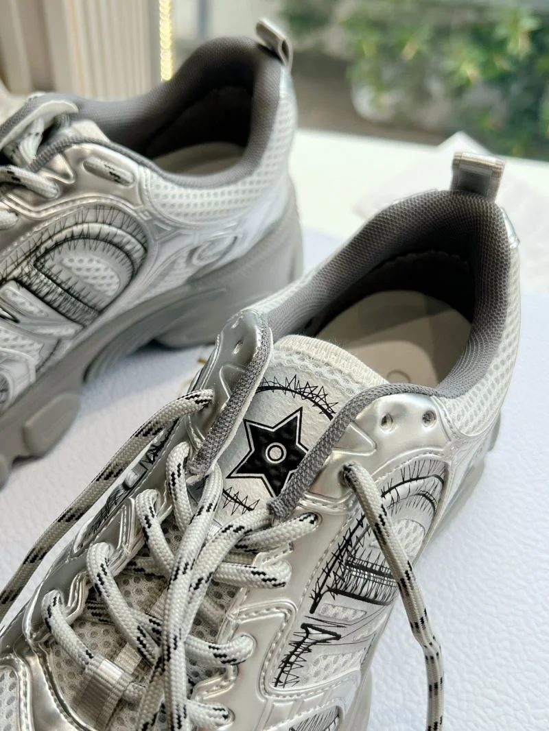 Bold Christian Dior Sneaker 21021