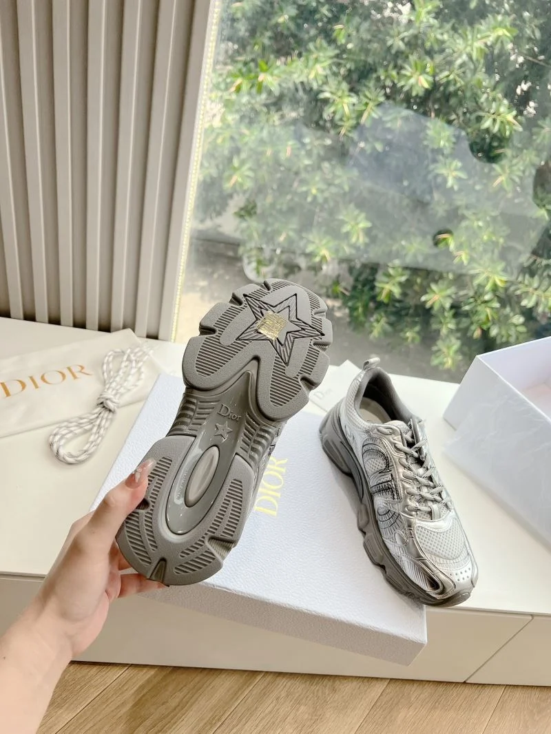 Bold Christian Dior Sneaker 21021