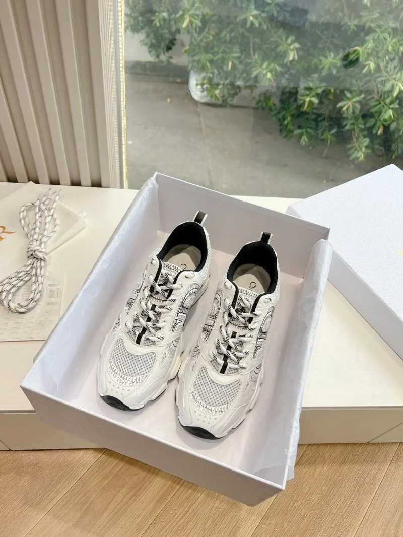 Stylish Christian Dior Sneaker 21016