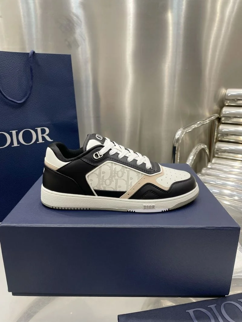 Supportive Christian Dior Sneaker 21702