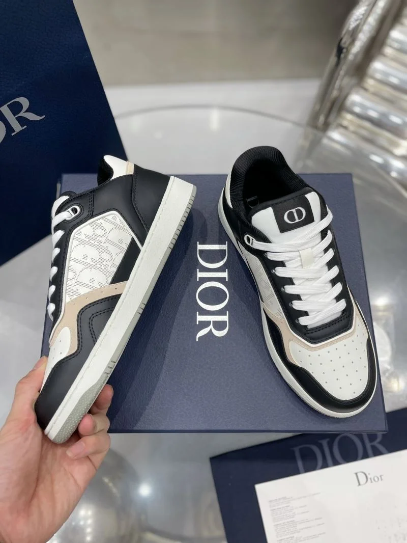 Supportive Christian Dior Sneaker 21702