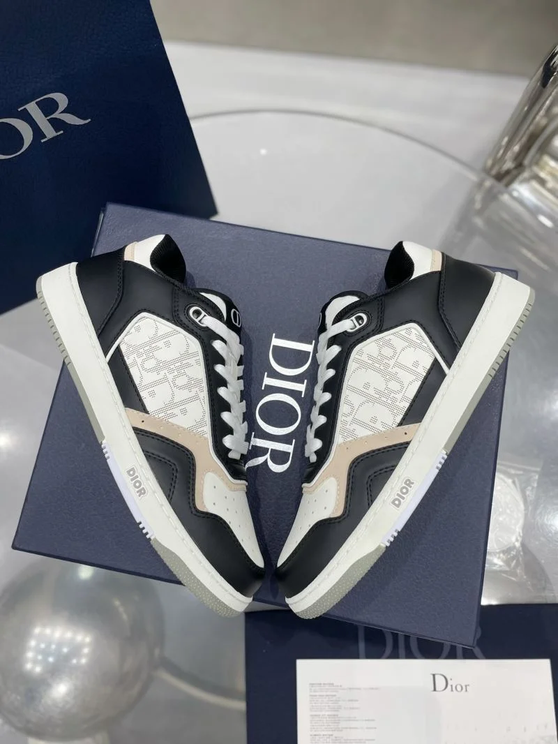 Supportive Christian Dior Sneaker 21702