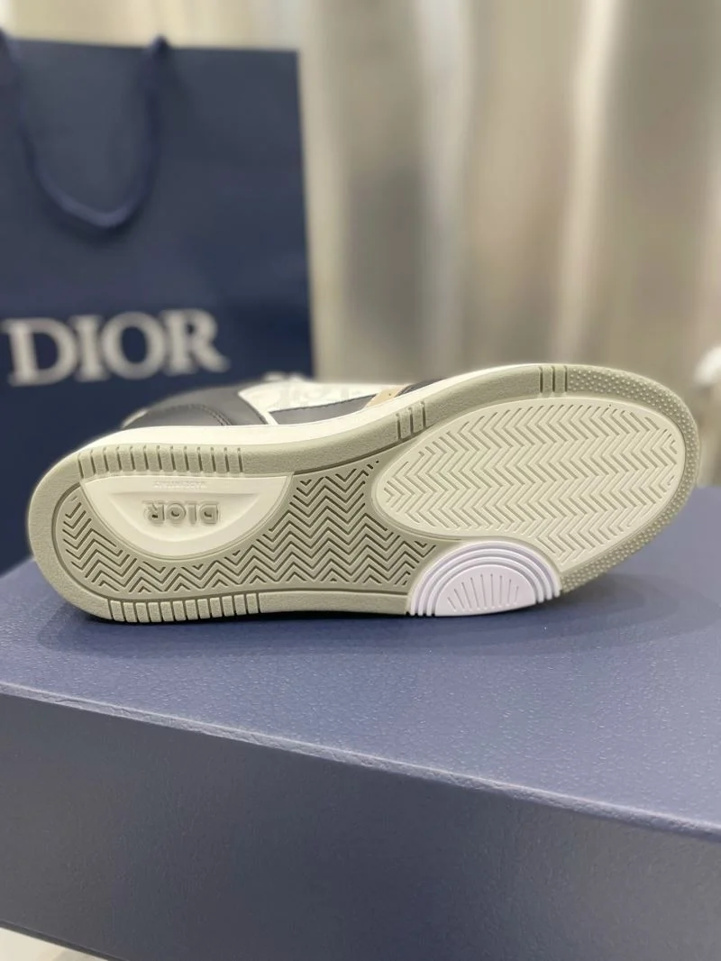 Supportive Christian Dior Sneaker 21702