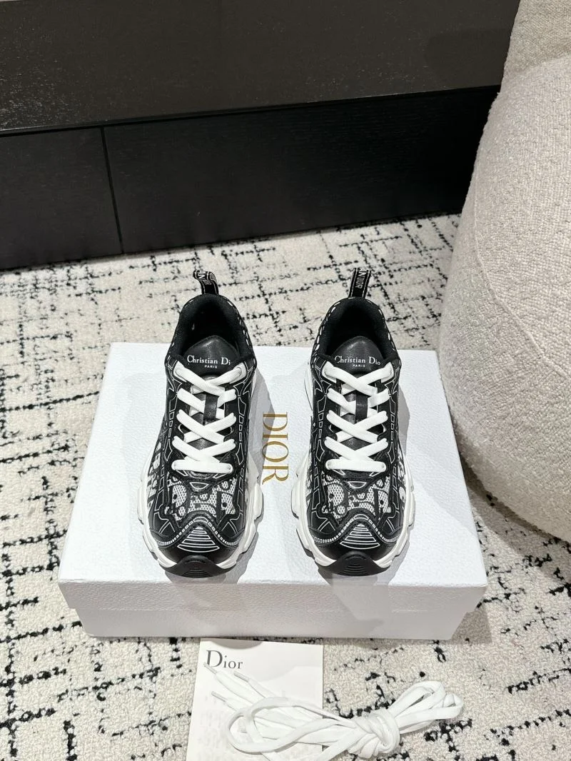 Supportive Christian Dior Sneaker 21688