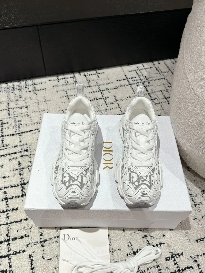 Stylish Christian Dior Sneaker 21681