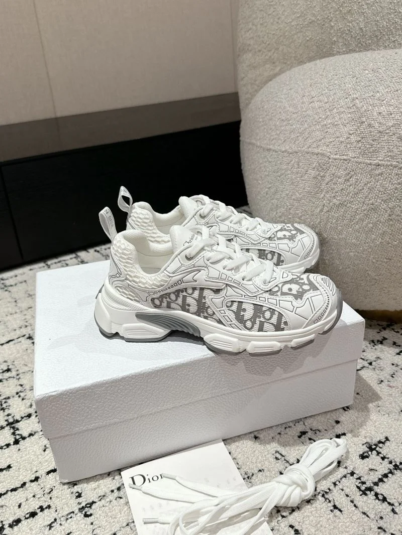 Stylish Christian Dior Sneaker 21681
