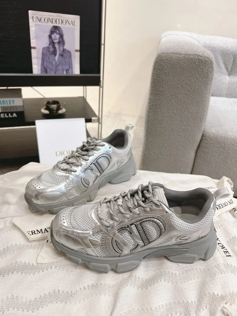 Stylish Christian Dior Sneaker 21650