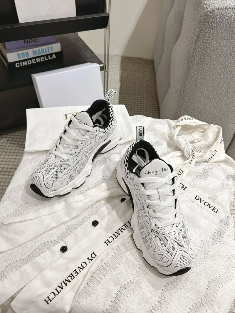 Refined Christian Dior Sneaker 21637