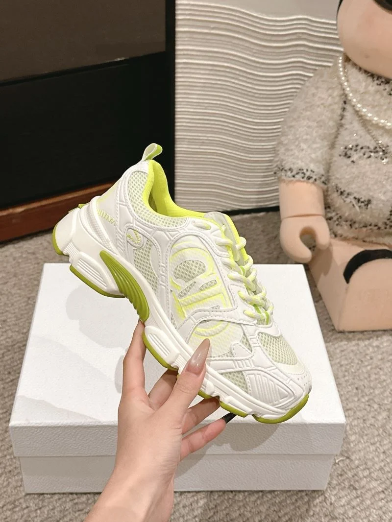 Resilient Christian Dior Sneaker 21639