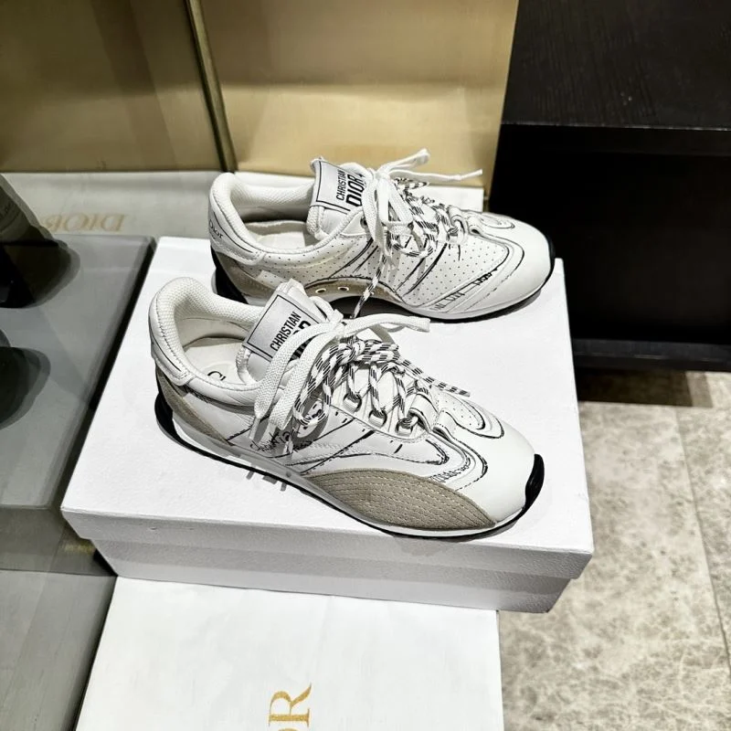 Effortless Christian Dior Sneaker 21648